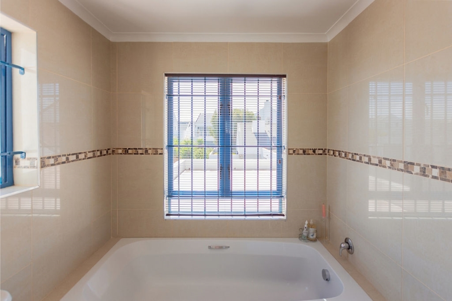 4 Bedroom Property for Sale in Blue Lagoon Western Cape